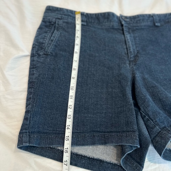 Dockers Women’s Sz: 18W Dark Wash Flat Front Chino Jean Shorts. Slash Pockets. - Picture 4 of 12